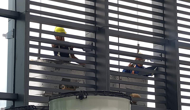 深圳龍華壹方天地綜合體樓頂發(fā)光字是怎么安裝上去的？