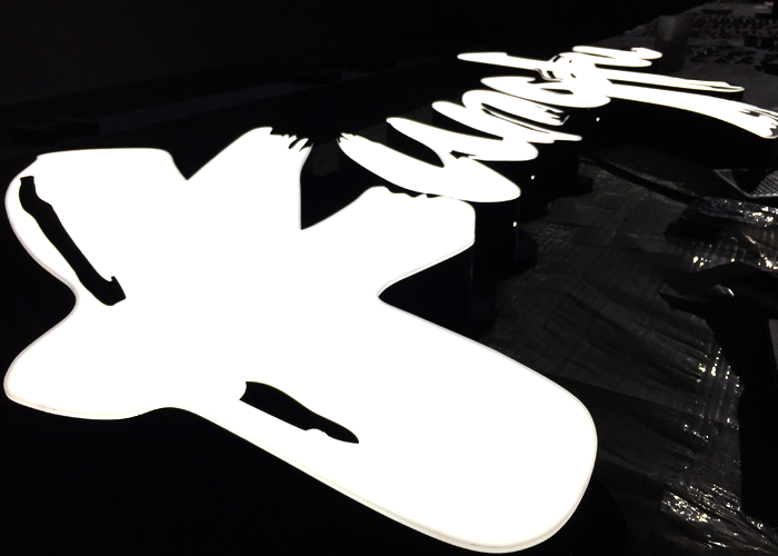 傳統(tǒng)發(fā)光字和LED發(fā)光字的防潮、防酸性能對比