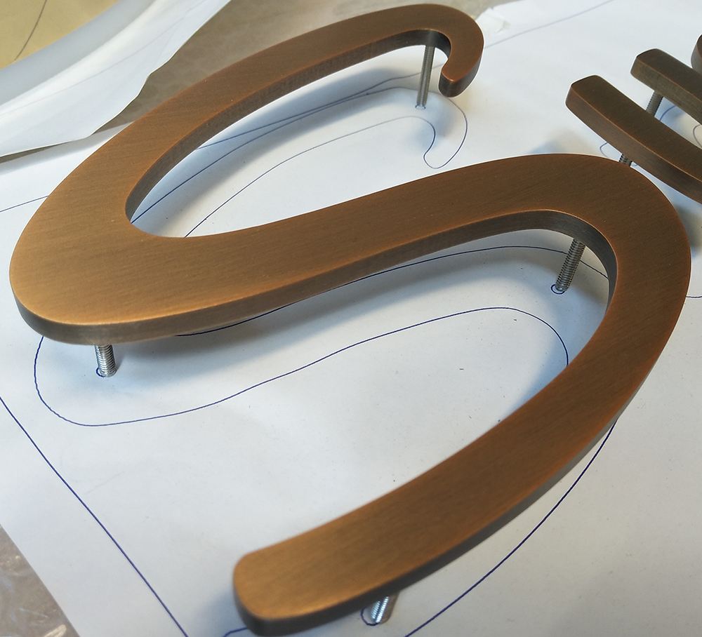 不銹鋼金屬發(fā)光字有哪些典型的特征？