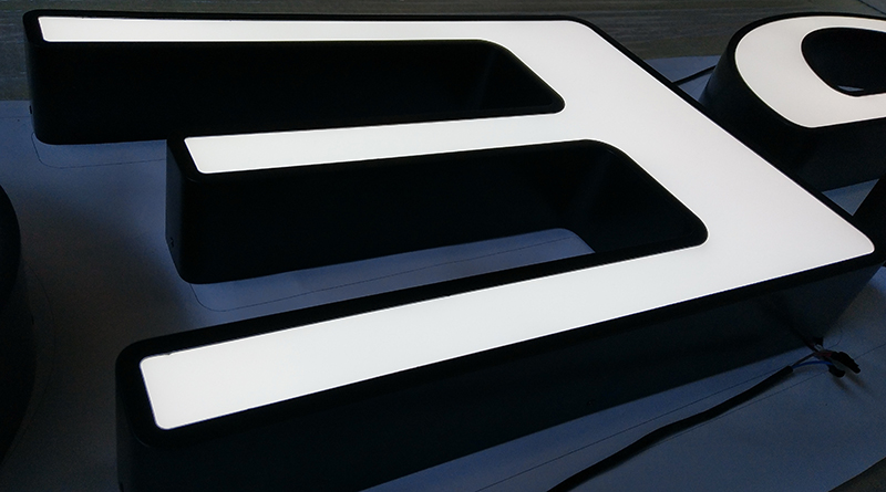 LED鏤空發(fā)光字為什么要噴高光白？