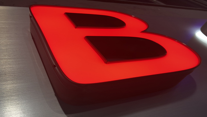 天地蓋發(fā)光字安裝施工步驟有哪些？