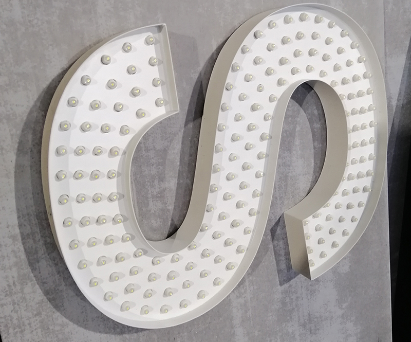 LED外露發(fā)光字與普通發(fā)光字有什么區(qū)別？