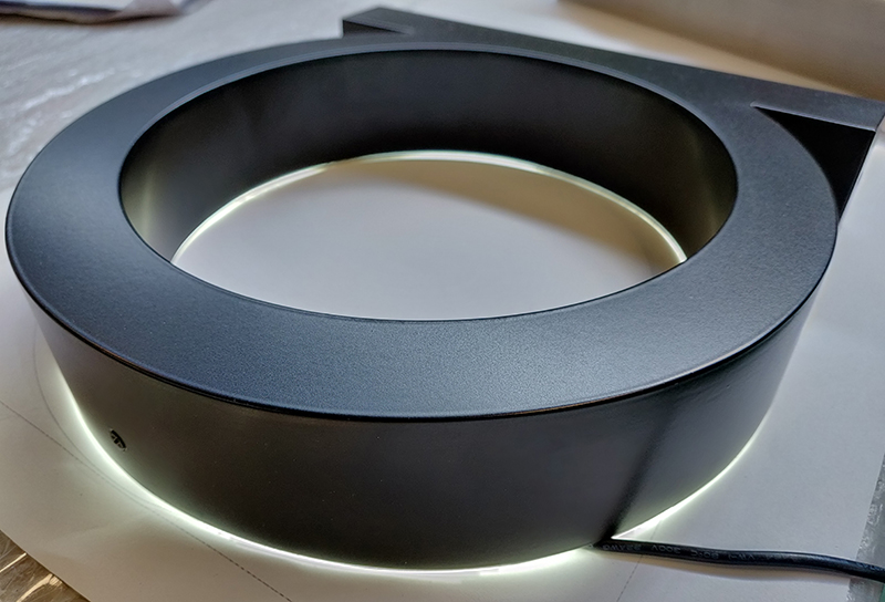 鐵皮烤漆發(fā)光字是什么意思，有哪些特點？