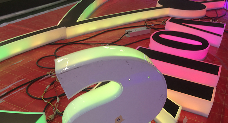 LED七彩發(fā)光字亮度不夠應該采取什么措施？