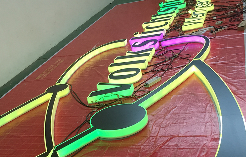 LED七彩發(fā)光字安裝和生產制作流程是什么？