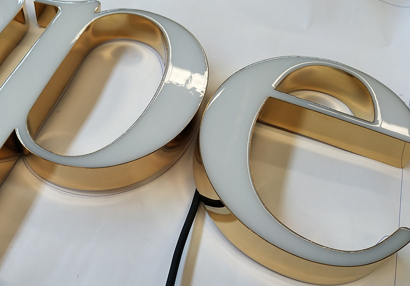 樹脂發(fā)光字和迷你發(fā)光字的一些主要區(qū)別有哪些？