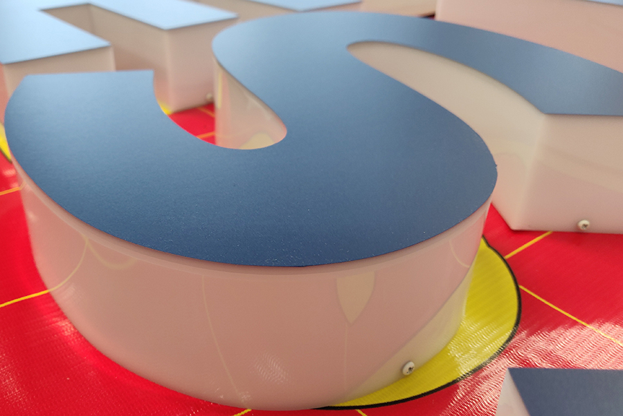 LED亞克力發(fā)光字的保養(yǎng)方法有哪些？