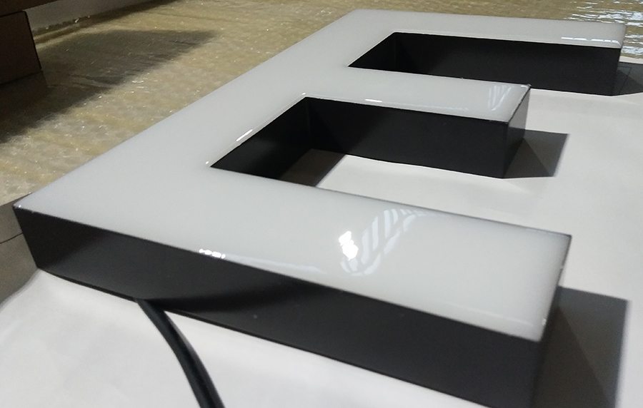 亞克力吸塑發(fā)光字制作材料與特點(diǎn)分析