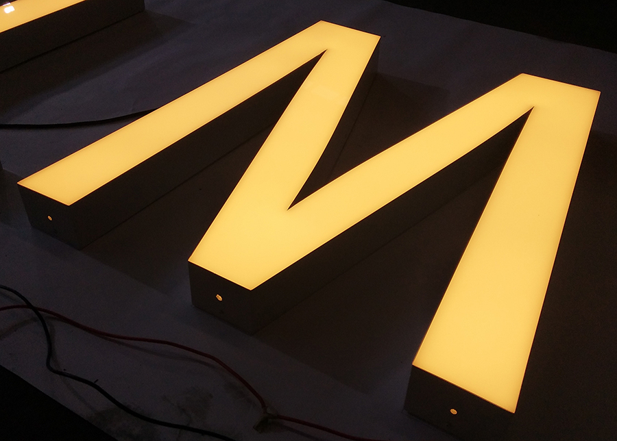 LED發(fā)光字的亞克力面板怎么做維護保養(yǎng)？