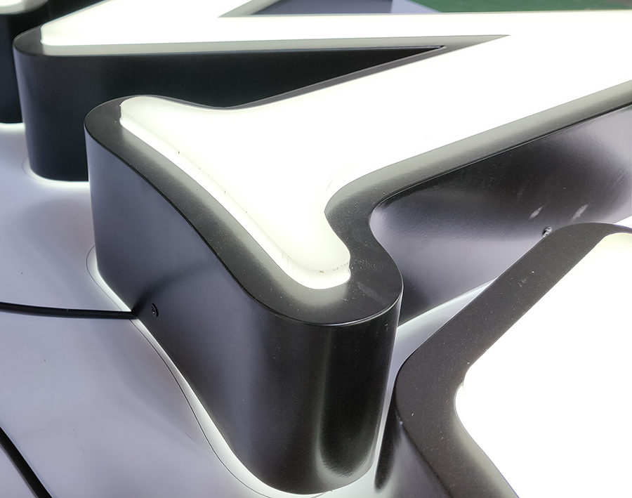 LED吸塑發(fā)光字如何選擇合適的色彩？