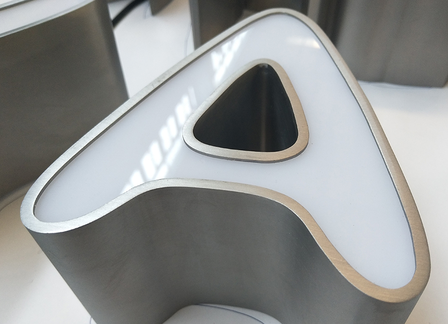 金屬發(fā)光字的特點(diǎn)和優(yōu)勢有哪些？