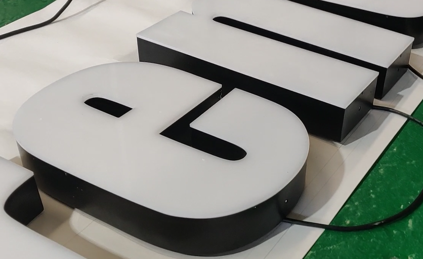 LED吸塑發(fā)光字的特點(diǎn)有哪些？