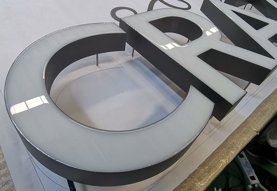 樹(shù)脂發(fā)光字的優(yōu)勢(shì)和設(shè)計(jì)制作注意事項(xiàng)