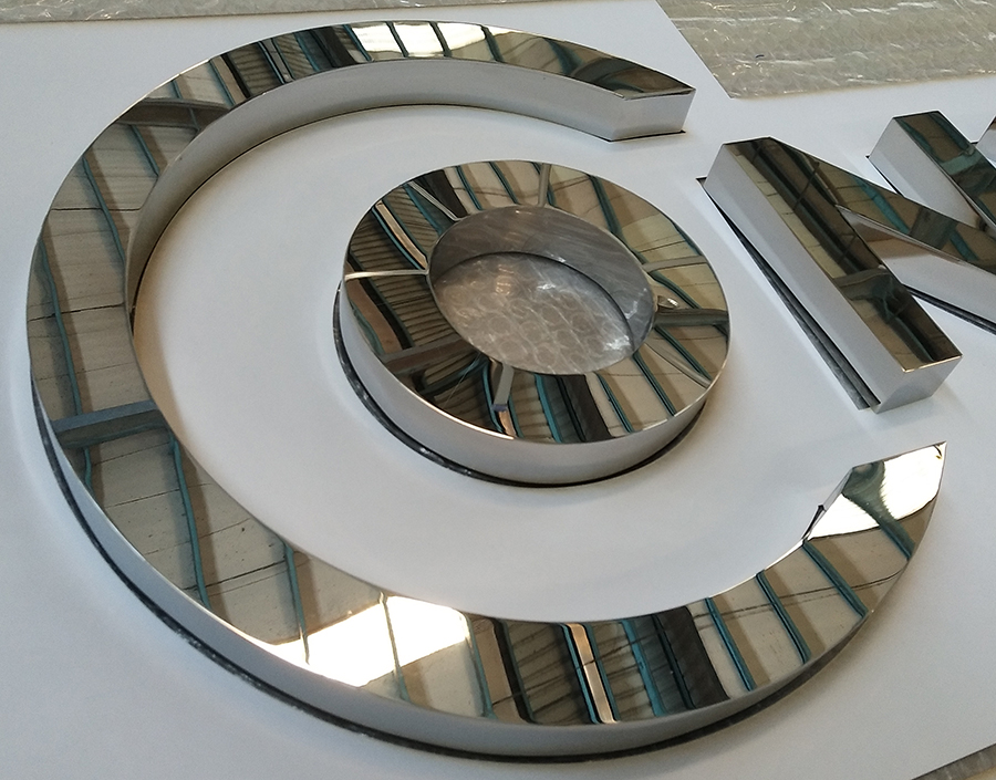 精品不銹鋼發(fā)光字的優(yōu)點(diǎn)和特點(diǎn)有哪些？