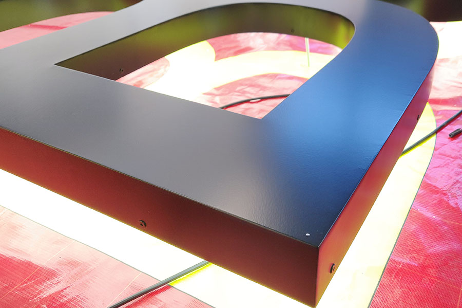 不銹鋼發(fā)光字的4個主要特點是什么？