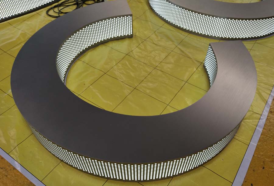 穿孔字8大特點(diǎn)是什么？