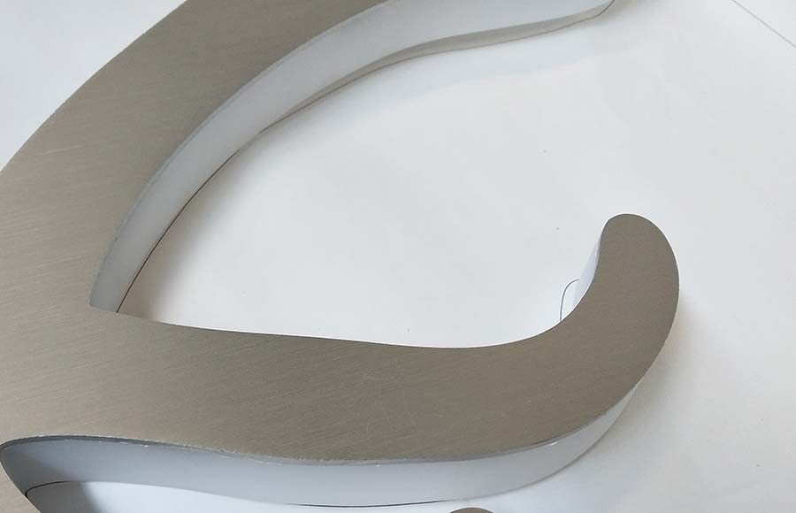 側(cè)發(fā)光字設(shè)計(jì)制作工廠用到的工具有哪些？