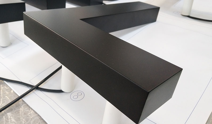 金屬烤漆字的6大特點和優(yōu)點是什么？