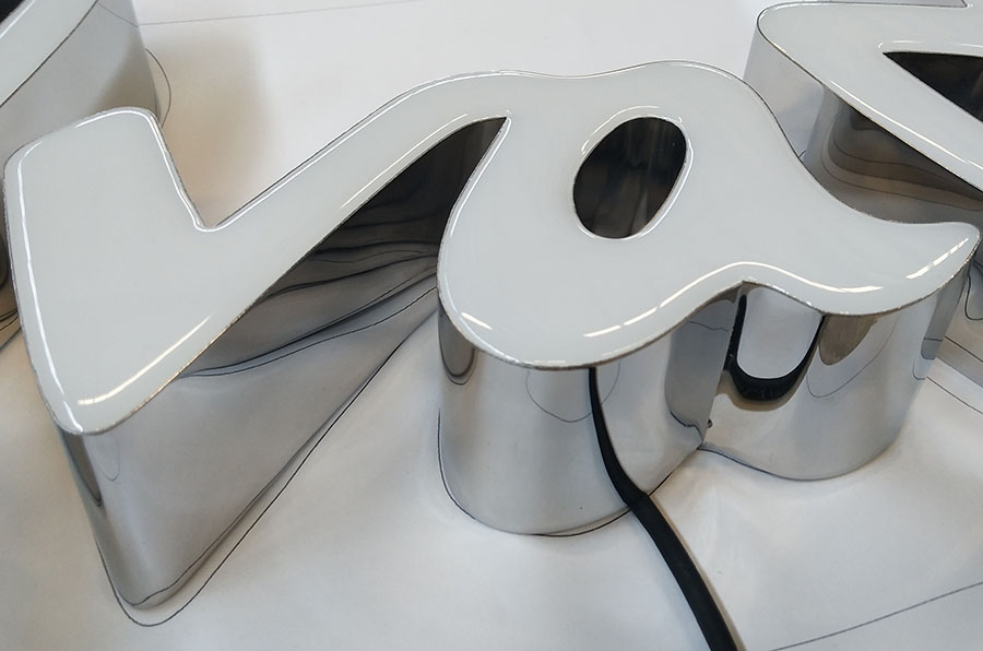 樹脂發(fā)光字的7個(gè)特點(diǎn)是什么？