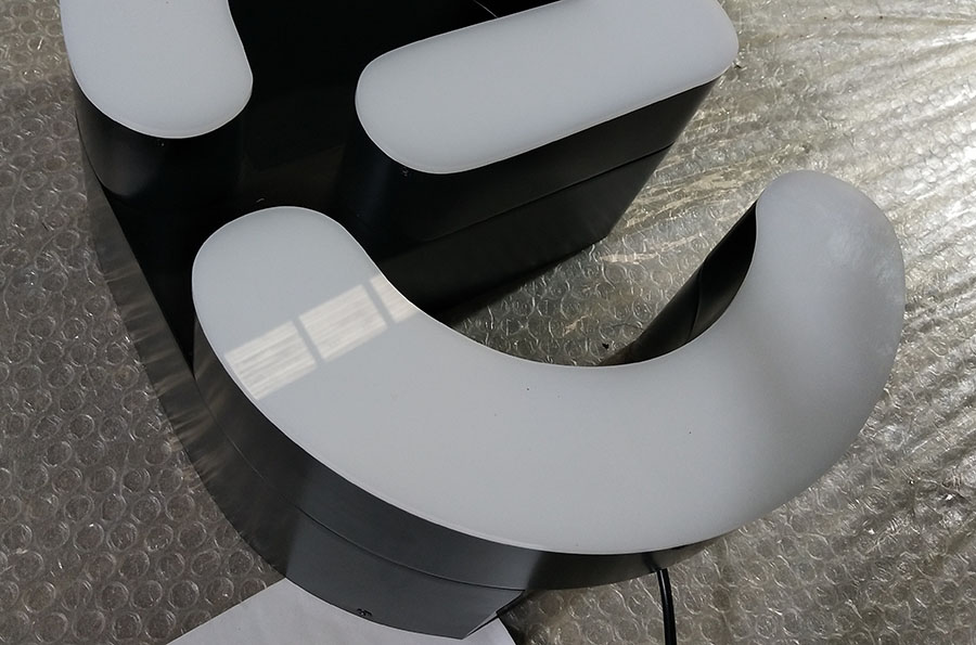 LED無邊框發(fā)光字制作注意事項(xiàng)有哪些？