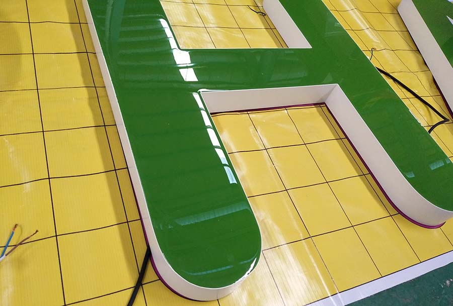 樹脂發(fā)光字和迷你字的主要區(qū)別是什么？