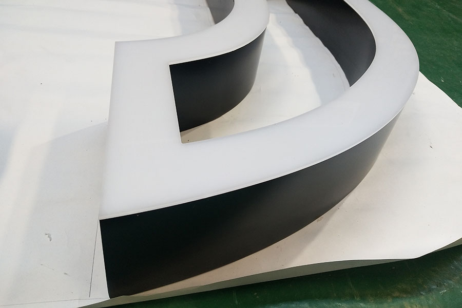 LED亞克力無邊字制作的基本構(gòu)成部分有哪些？