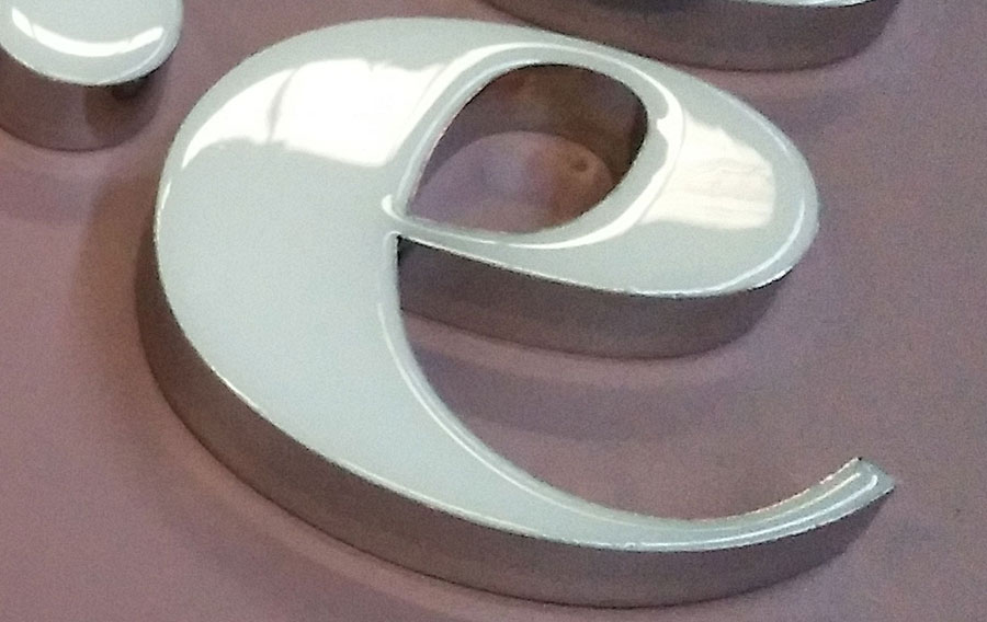 樹脂字和超級發(fā)光字的主要區(qū)別是什么？