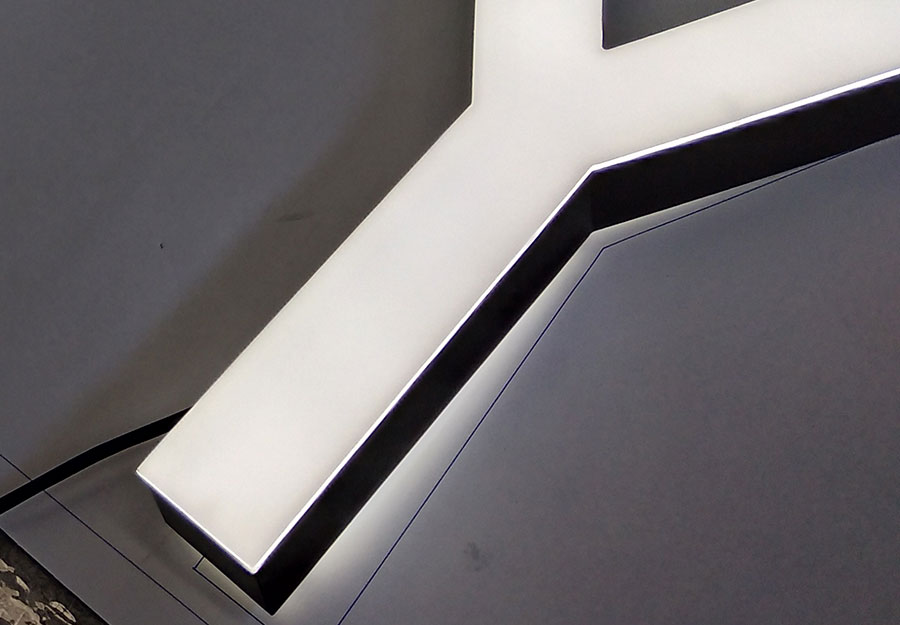 LED發(fā)光字圍邊包邊箱體材料主要有哪些？