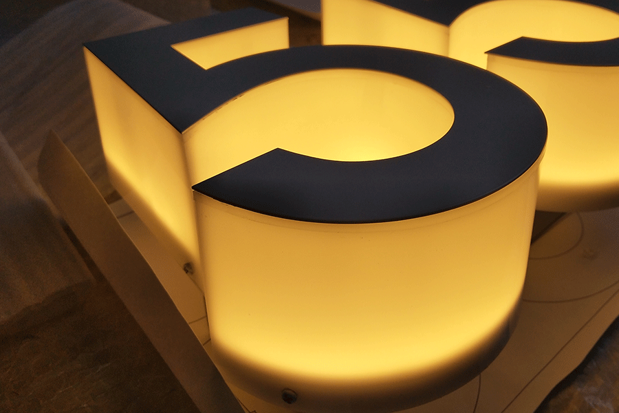 全亞克力發(fā)光字的優(yōu)勢(shì)特點(diǎn)有哪些？