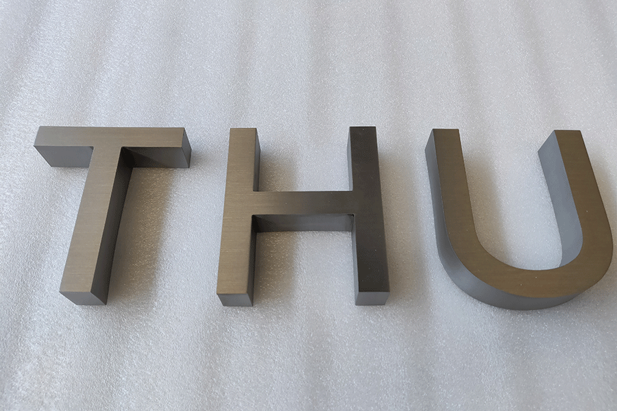 吸塑發(fā)光字與金屬字有哪些區(qū)別？ 