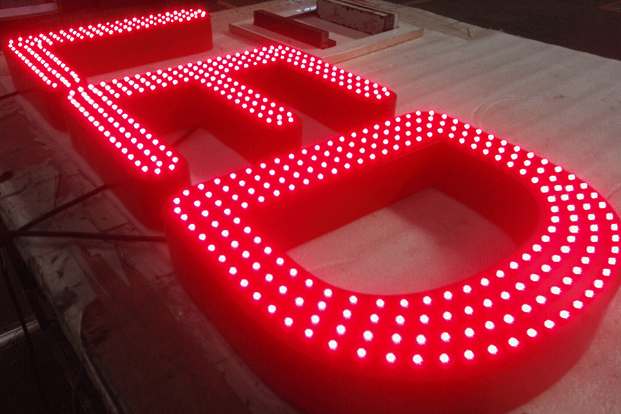 外露穿孔字為何如此受歡迎？