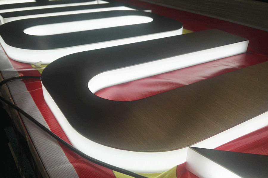 制作不銹鋼側(cè)發(fā)光字有哪些注意事項(xiàng)？