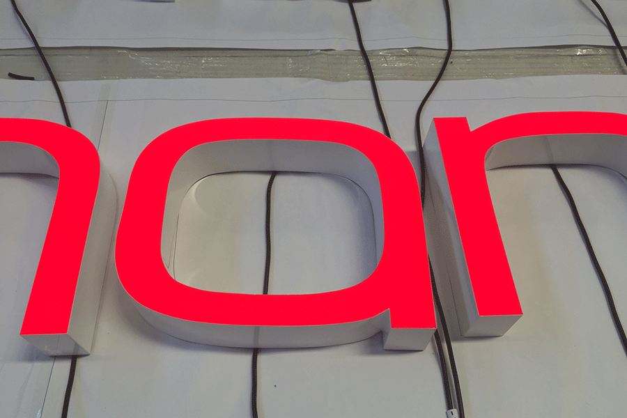 超級字門頭招牌具備哪些特點優(yōu)勢？