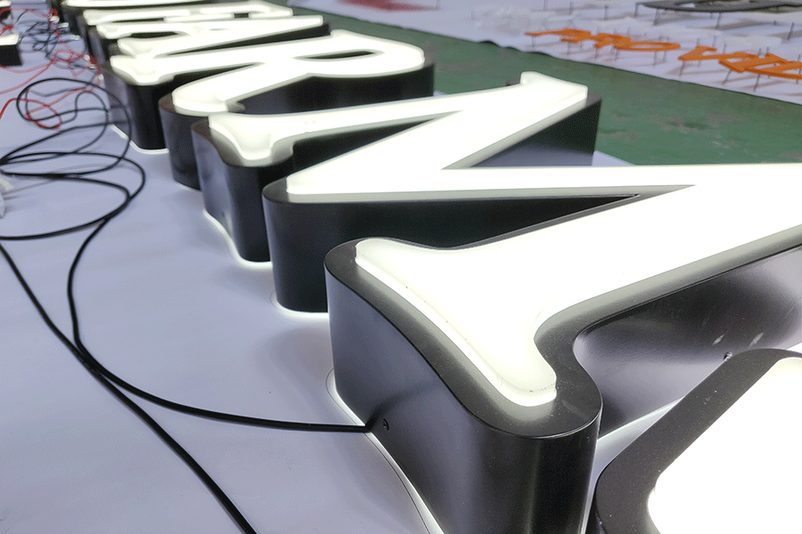 吸塑字和樹脂字的主要區(qū)別是什么？