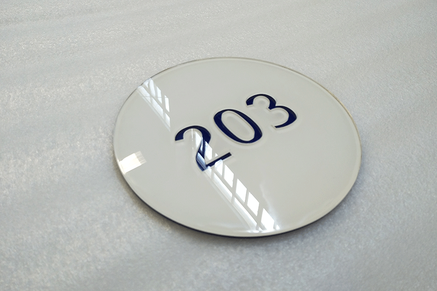 亞克力門牌標(biāo)識制作有什么特色？