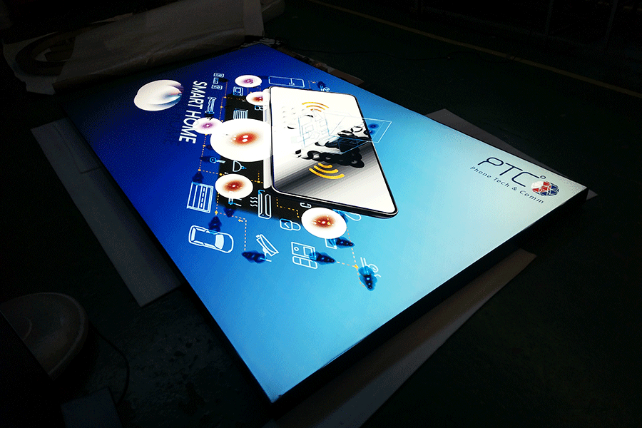 超薄燈箱與卡布燈箱相比較有哪些區(qū)別和優(yōu)勢(shì)？