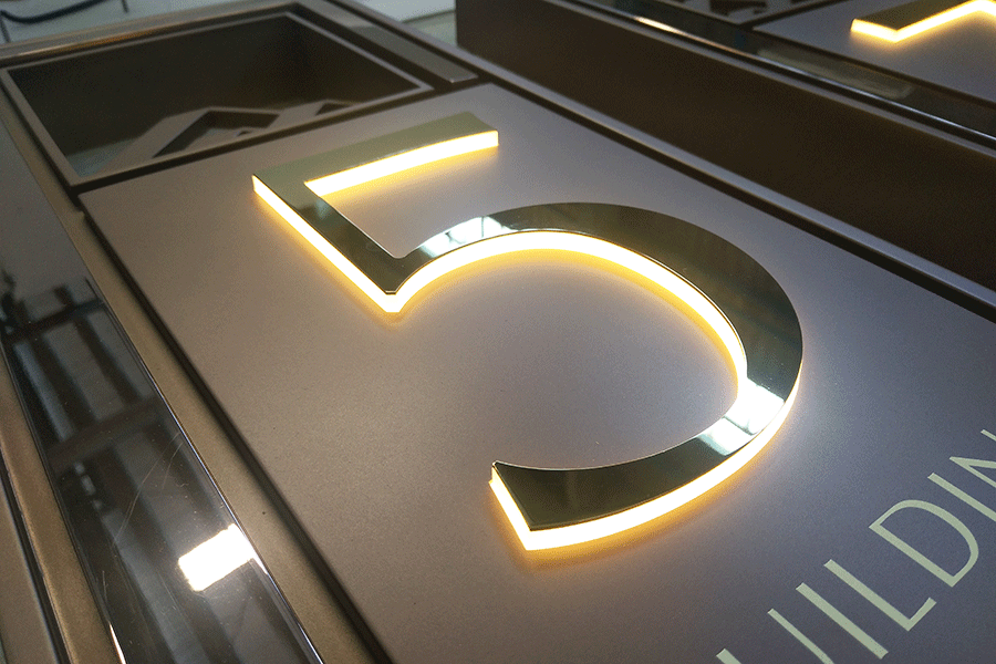 發(fā)光門牌標(biāo)識制作有什么應(yīng)用優(yōu)勢？