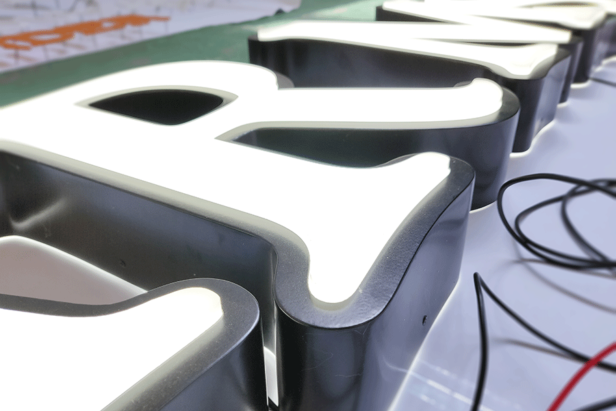 制作亞克力吸塑字有什么優(yōu)勢及效果？