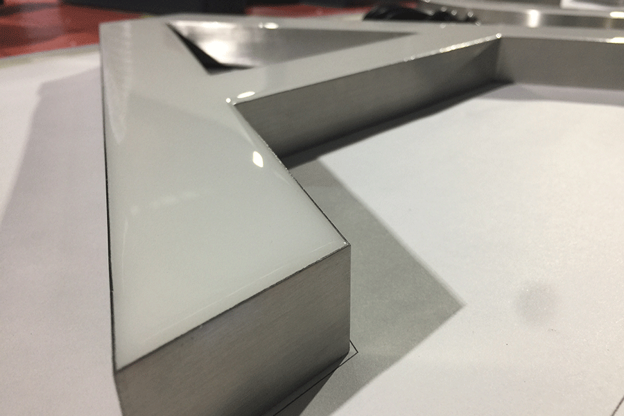 樹脂字發(fā)光標識牌制作有什么特點？