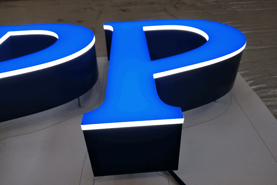 led無邊字發(fā)光標識設(shè)計制作受歡迎的原因有哪些？