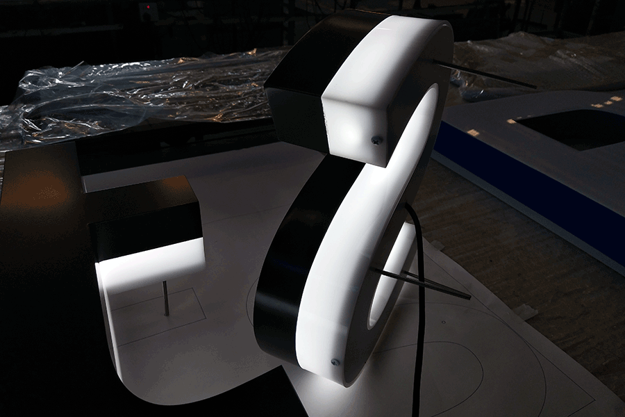 設(shè)計制作亞克力發(fā)光字有哪些優(yōu)勢？