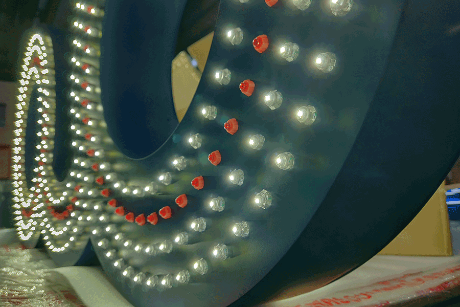 外露沖孔字標(biāo)識標(biāo)牌制作有哪些優(yōu)勢特征？