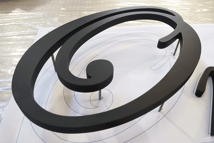 怎么選擇合適的亞克力發(fā)光字廠家？