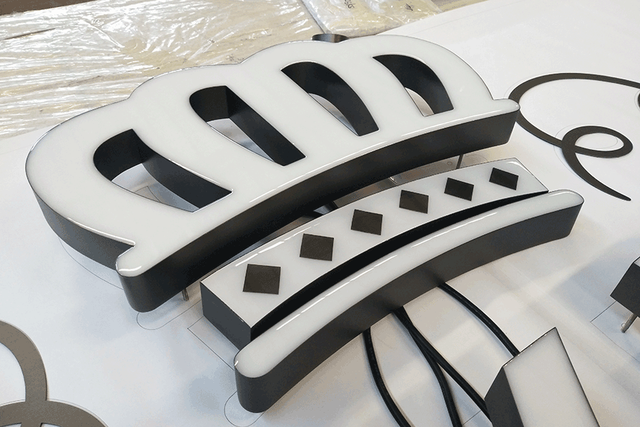 定制樹脂字發(fā)光標(biāo)識(shí)牌有哪些優(yōu)點(diǎn)？