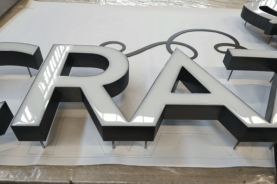 定制樹脂字發(fā)光標(biāo)識(shí)牌有哪些工藝流程？