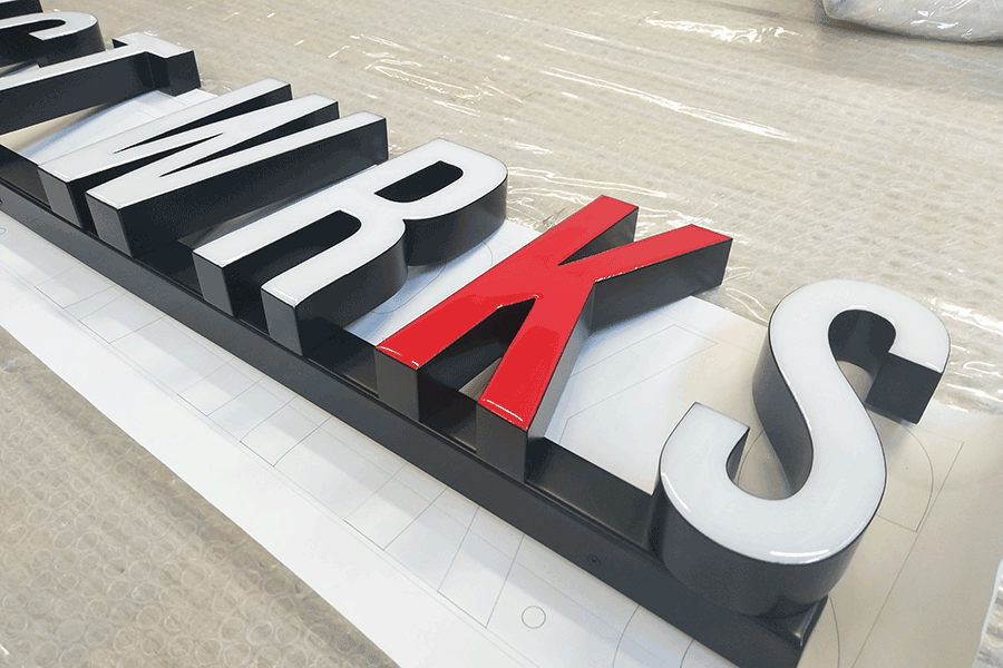 設(shè)計制作LED樹脂字有什么主要優(yōu)點？