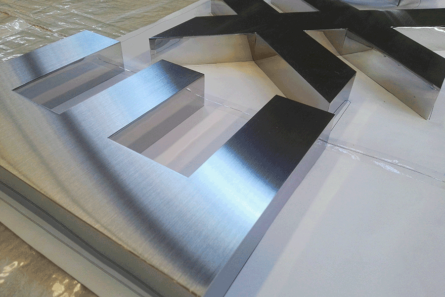 不銹鋼字設(shè)計制作具備哪些特色？