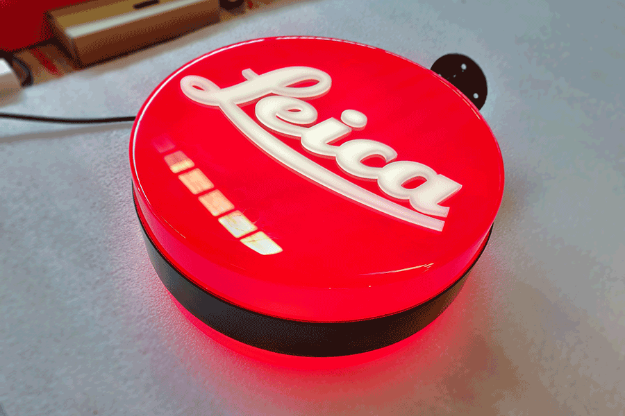 定制亞克力燈箱發(fā)光標(biāo)識有哪些優(yōu)勢？