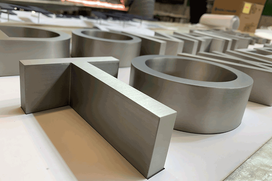 雙封字標(biāo)識標(biāo)牌制作有哪些特點？