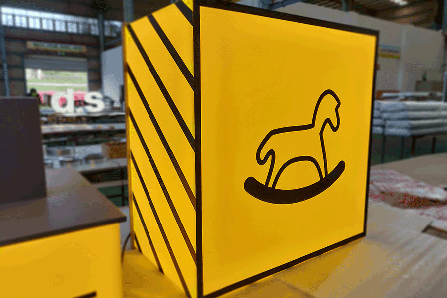 定制全亞克力燈箱有哪些優(yōu)質(zhì)特點？